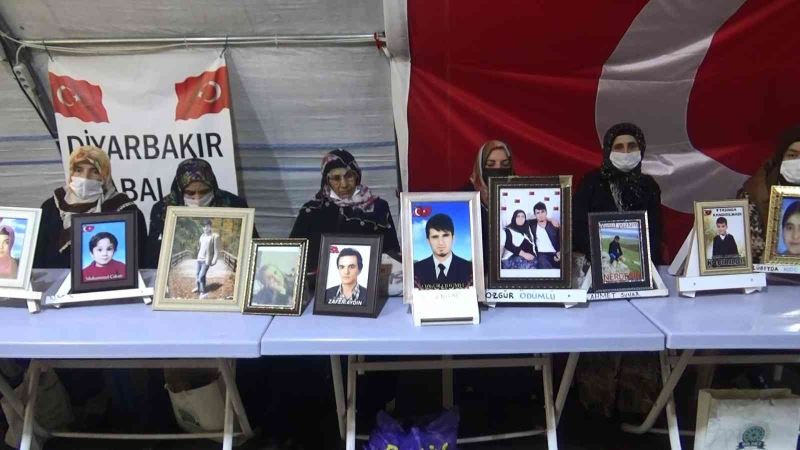 Evlat nöbetindeki acılı anne, kızını HDP ile PKK’dan istiyor
