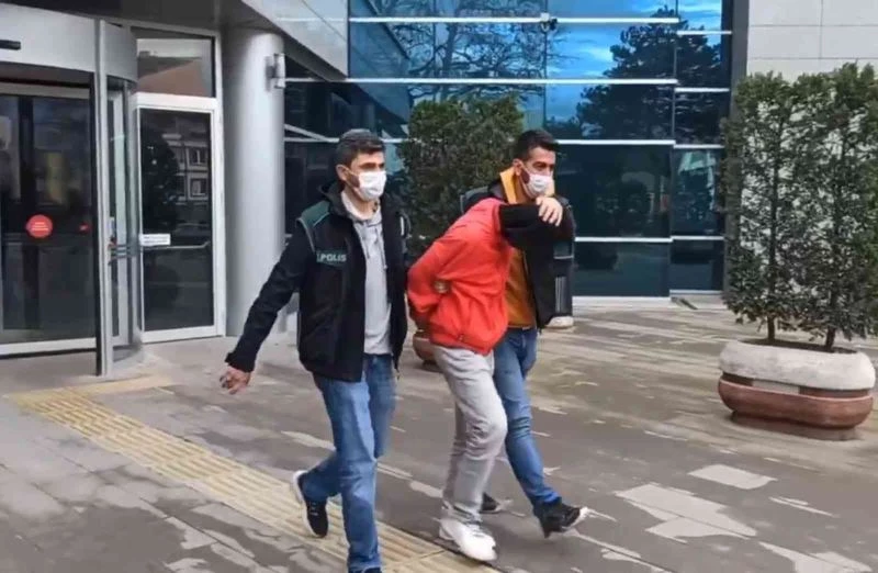 Sosyal medyadan canlı yayın yapmışlardı: Uyuşturucu içen o kişiler tutuklandı