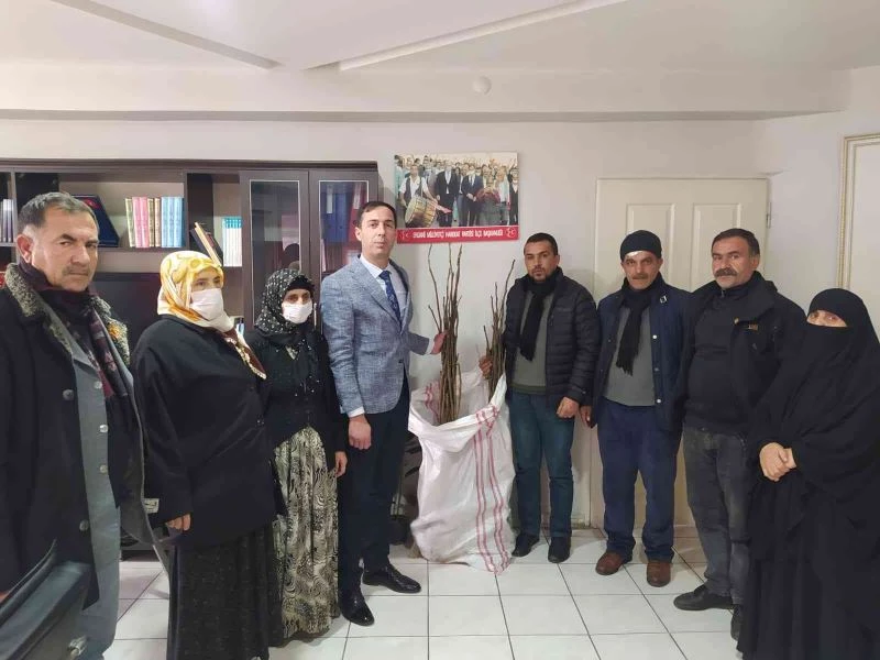 Evlat nöbetindeki ailelerden Devlet Bahçeli Hatıra Ormanı’na fidan desteği
