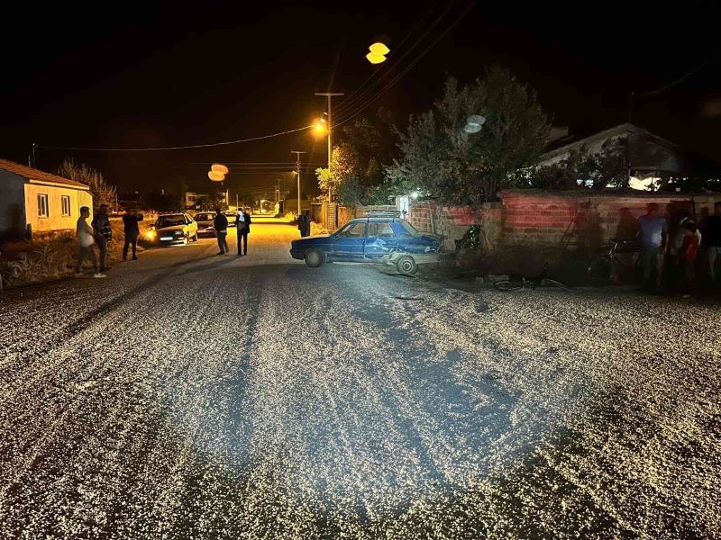 İki kişinin yaralandığı kazada kaçan sürücü araç plakasını düşürdü
