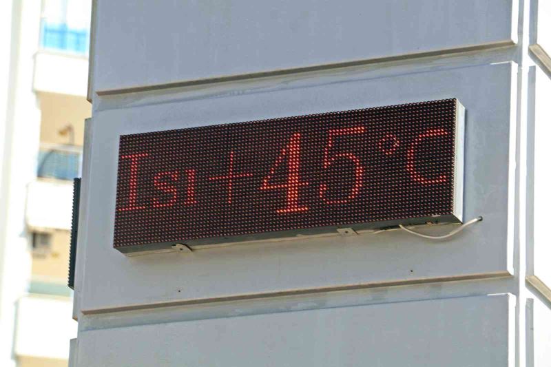 Antalya’da Afrika sıcakları: Termometreler 45 dereceyi gördü
