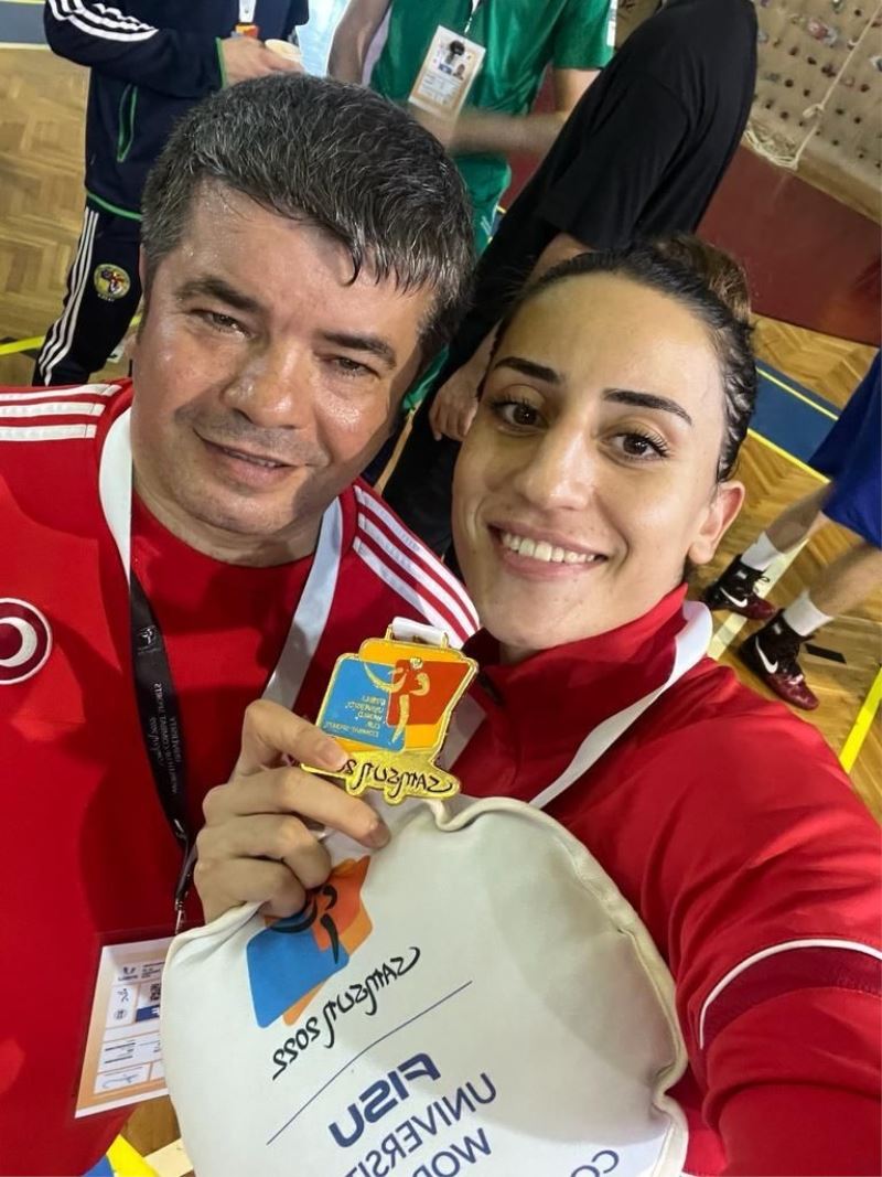 Gizem Özer Karadağ’da
