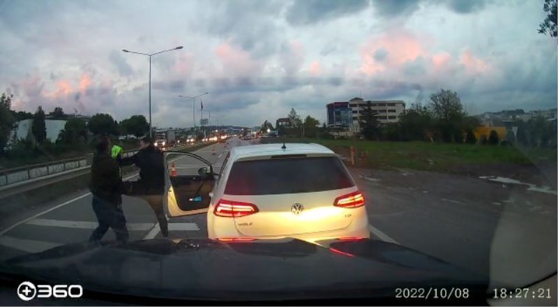 Yol tartışması anayolu ringe çevirdi...Biber gazıyla müdahale gecikmedi
