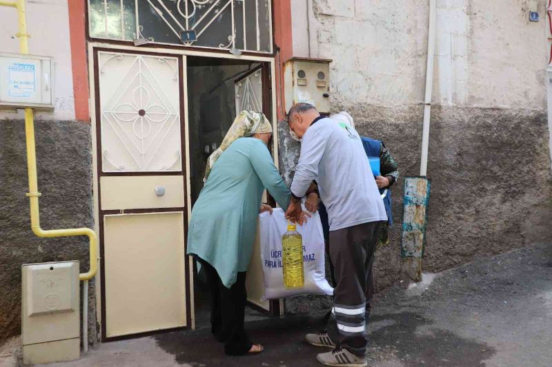 Şehitkamil’de dar gelirli ailelere gıda yardımı
