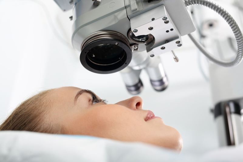 Dr. Bülent Raşit Tuncel’den lazer operasyonu hakkında önemli uyarılar; “Göz çizdirme’ ameliyatı için numaranın sabit olması gerekir”
