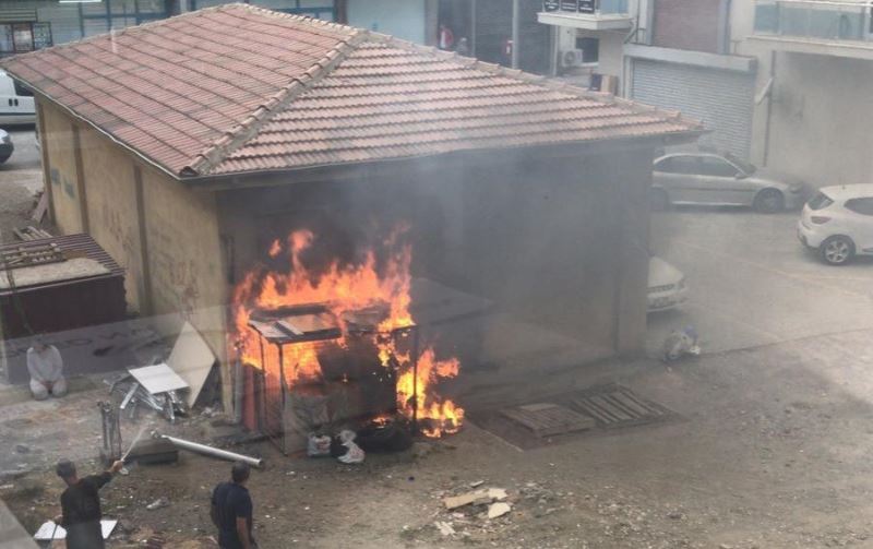 İzmir’de vicdansızlık: Kilitli kulübedeki köpek yakılarak telef oldu
