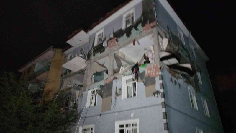 Karabük’te 4 katlı binada doğal gaz patlaması: 1’i çocuk 4 yaralı
