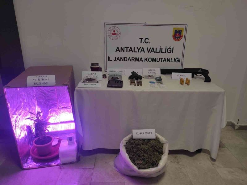 Antalya’da piyasaya sürülmeye hazırlanan uyuşturucu ele geçirildi
