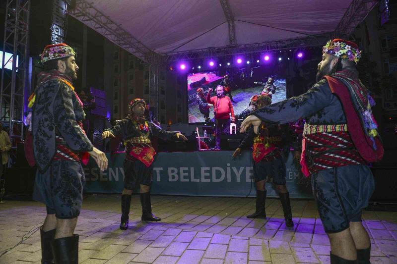Esenyurt Kardeş Kültürler Festivali 5. Gününde sanatçı Tolga Çandar sahne aldı
