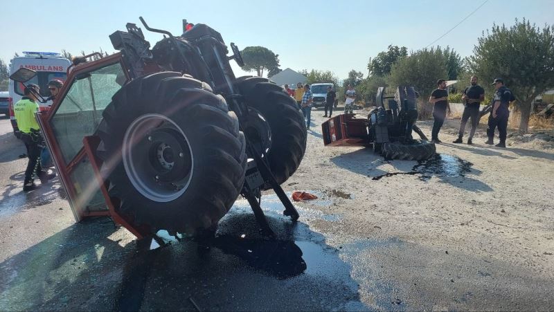 Ortalığın savaş alanına döndüğü kazada traktör ikiye bölündü
