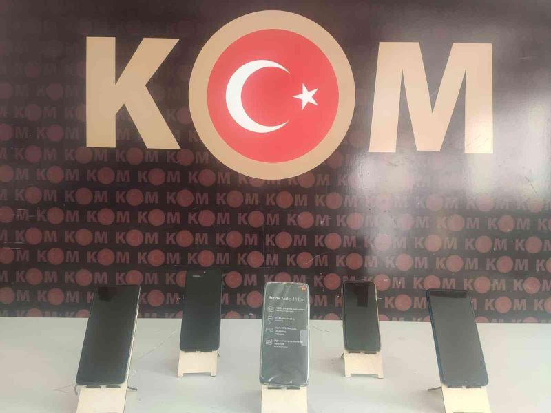 Konya’da 124 adet gümrük kaçağı telefon ele geçirildi
