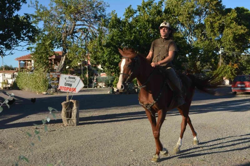 Ukrayna-Rusya savaşına tepki gösterip atıyla Türkiye turuna çıktı
