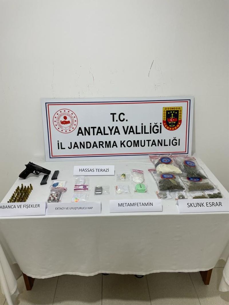 Manavgat’ta uyuşturucu ticaretine jandarma engeli: 1 gözaltı
