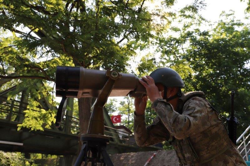 Yunanistan’a geçmeye çalışan 21 kişi yakalandı
