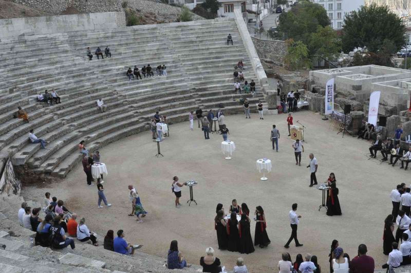 Telmessos Antik Tiyatro’da konser verildi
