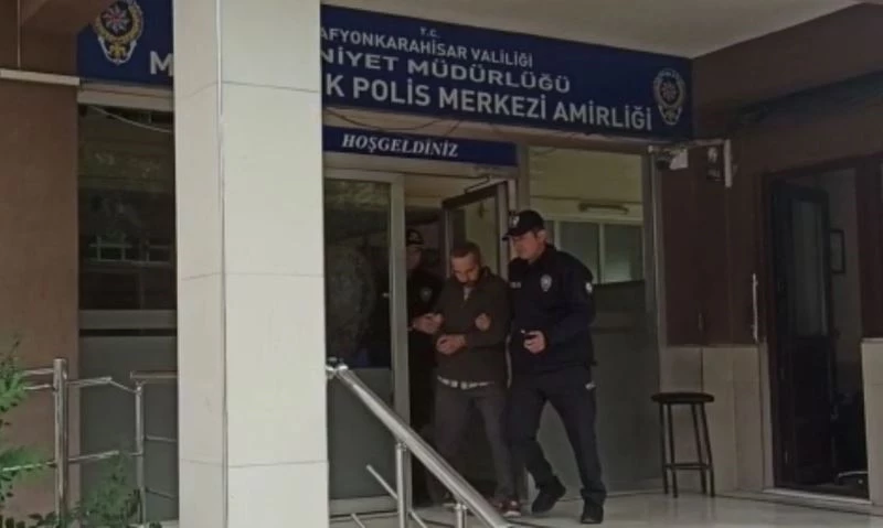 Dönerciden ayran, telefoncudan telefon çalan hırsız yakalandı
