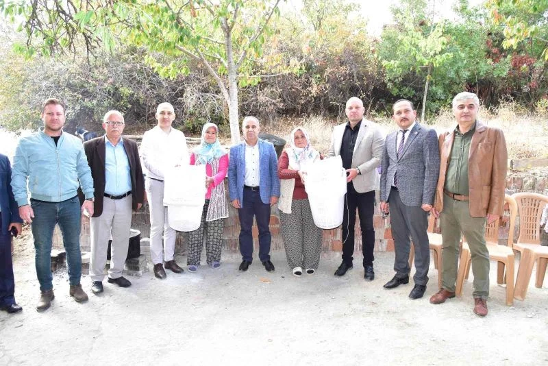 Manisa Büyükşehir Belediyesinden Gördes’e üzüm sıkma makinesi
