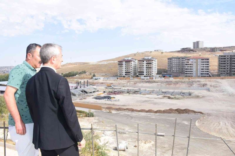 Başkan Tahmazoğlu 3 katlı köprülü kavşak çalışmasını yakından takip ediyor
