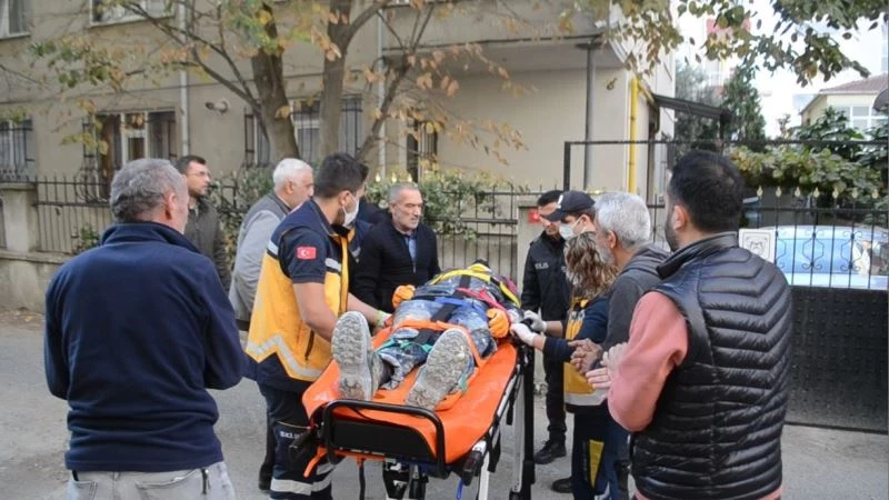 5. kattan düşen inşaat işçisini kumlu yumuşak zemin kurtardı
