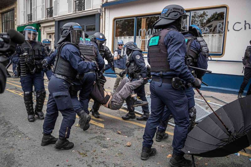 Fransa’da çok sayıda meslek grubu greve gitti

