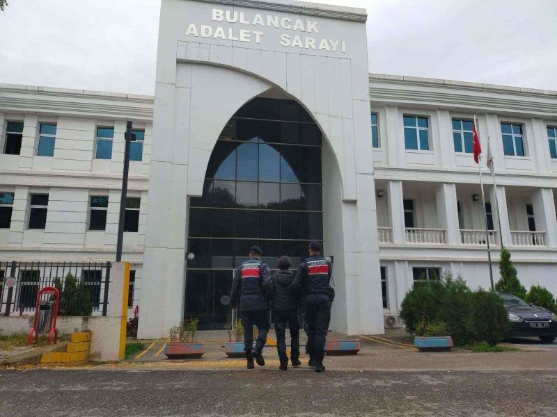 JASAT dedektifleri dolandırıcılıktan 10 yıl cezası bulunan firari şahsı yakaladı
