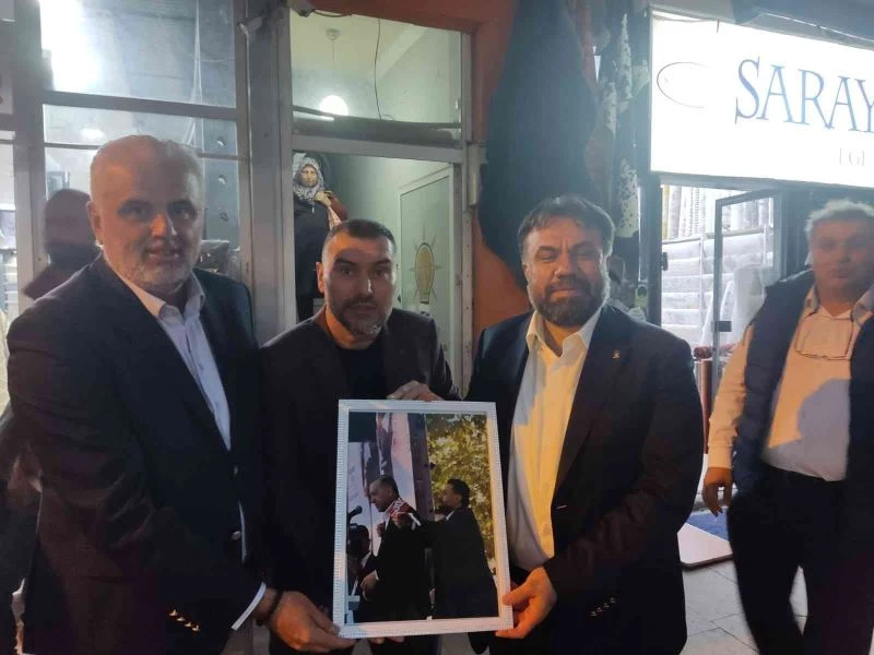 Ayvalık’ta AK Parti İl Başkanı Başaran’a anlamlı jest
