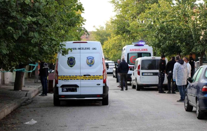 Simit satıcısı evinde ölü bulundu
