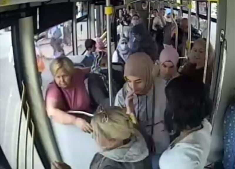 Halk otobüsünde fenalık geçiren kadının imdadına şoför yetişti
