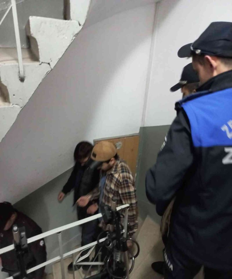 Zeytinburnu’nda günlük kiralık daire denetimi: 85 düzensiz göçmen yakalandı
