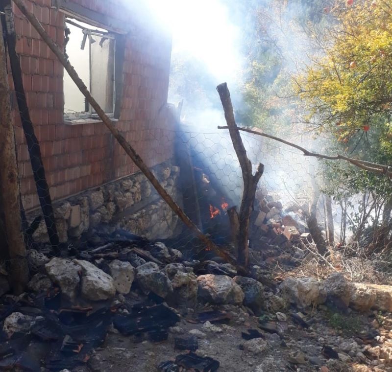 Karacasu’da ev yangını
