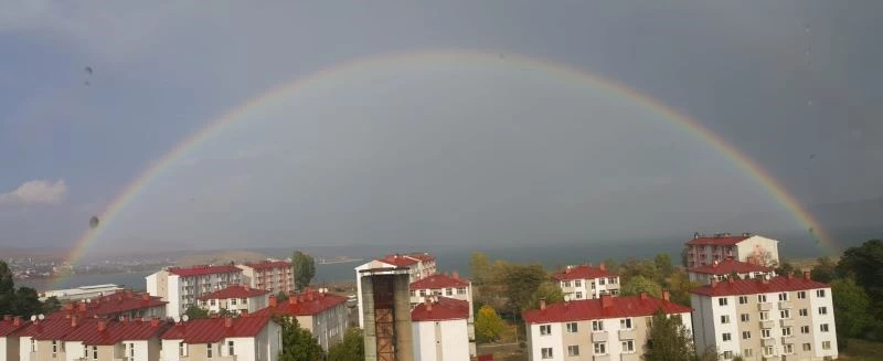 Van Gölü’nde gökkuşağı cümbüşü
