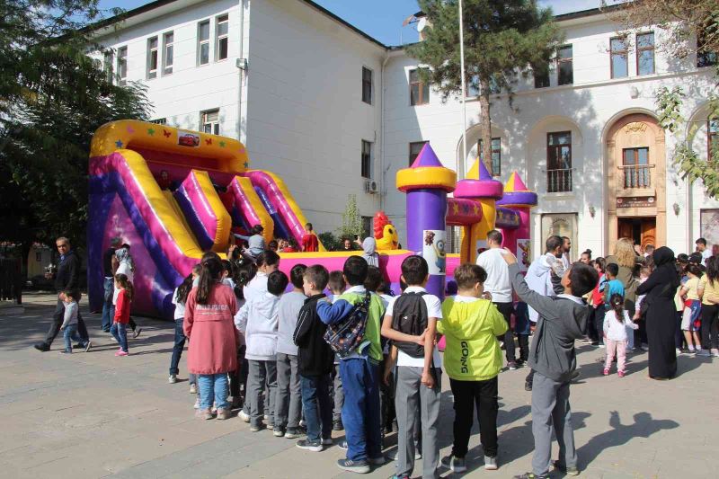 Siirt’te çocuklar “Oyun Karavanı” ile eğlendi
