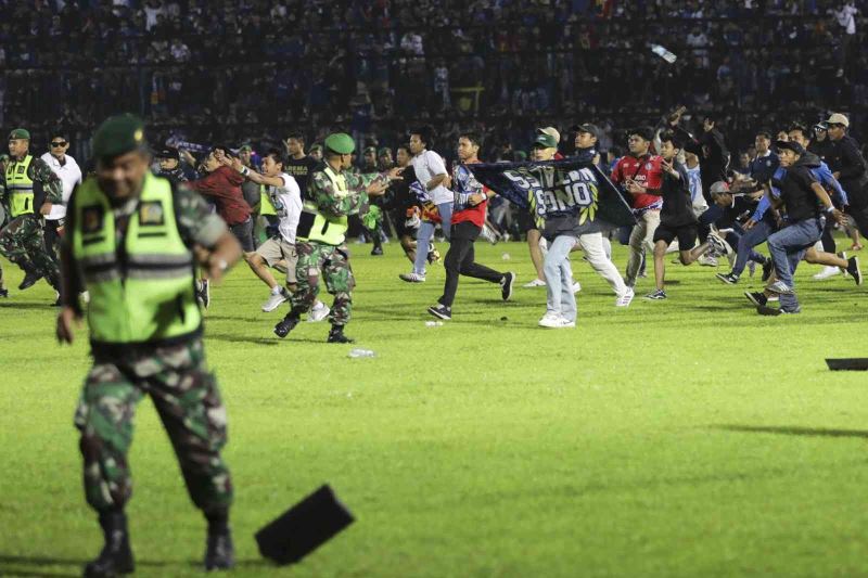 Endonezya’da futbol maçında izdiham: 174 ölü, 180 yaralı

