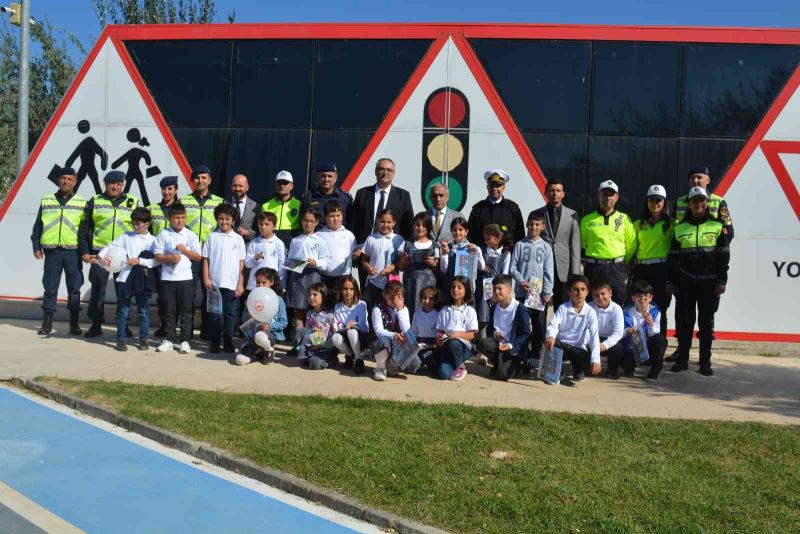 Aliağa’daki Şehit Fethi Sekin Çocuk Trafik Eğitim Parkı tekrar faaliyete geçti
