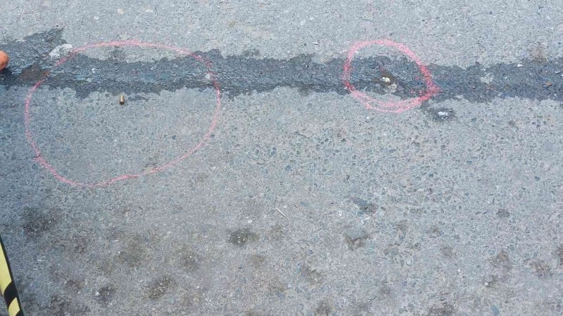 Husumetlisini sokak ortasında vurdu
