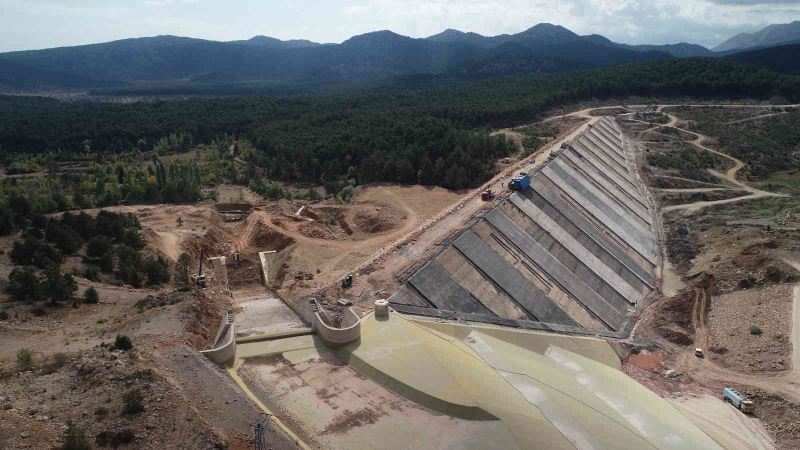 Isparta Yenişarbademli Barajı’nda çalışmalar devam ediyor
