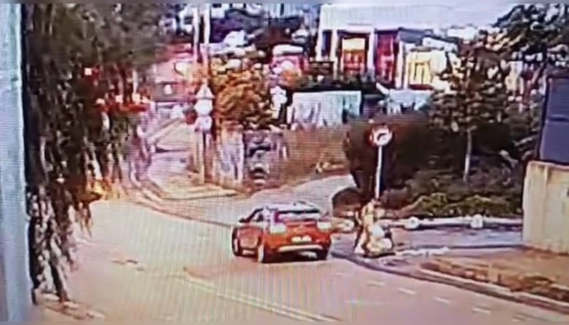 İstanbul’da kız kardeşlerin yaşadığı dehşet anları kamerada: Polis saldırganı yakaladı
