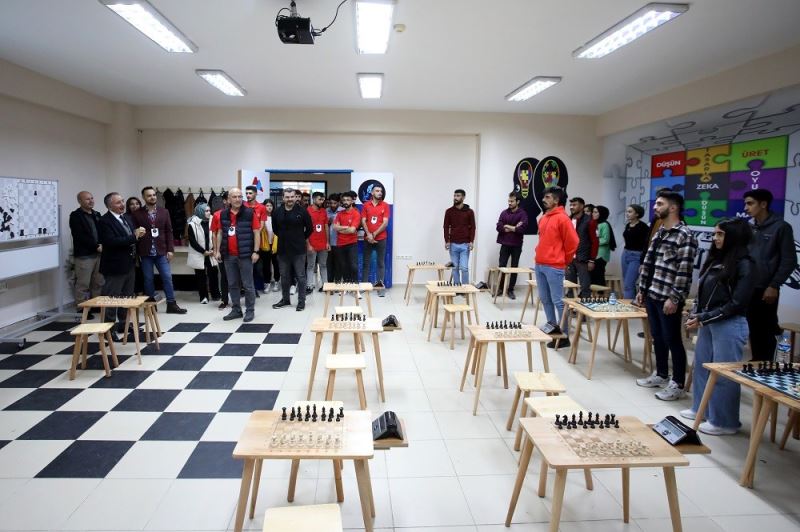 AİÇÜ’de geleneksel hızlı satranç turnuvası gerçekleştirildi
