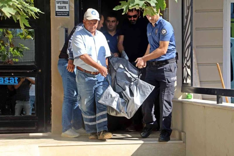 Almanca öğretmeninin evinde 17 yaşındaki öğrencisinin şüpheli ölümü
