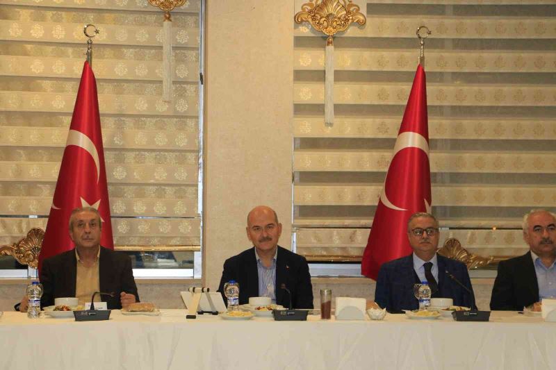 Bakan Soylu Diyarbakır’da Korucu Dernek Başkanlarıyla bir araya geldi
