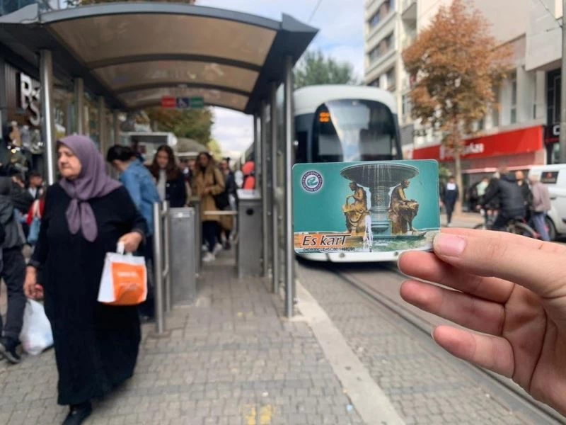 “Türkiye Kart” uygulamasına 65 yaş üstü vatandaşlardan tam destek
