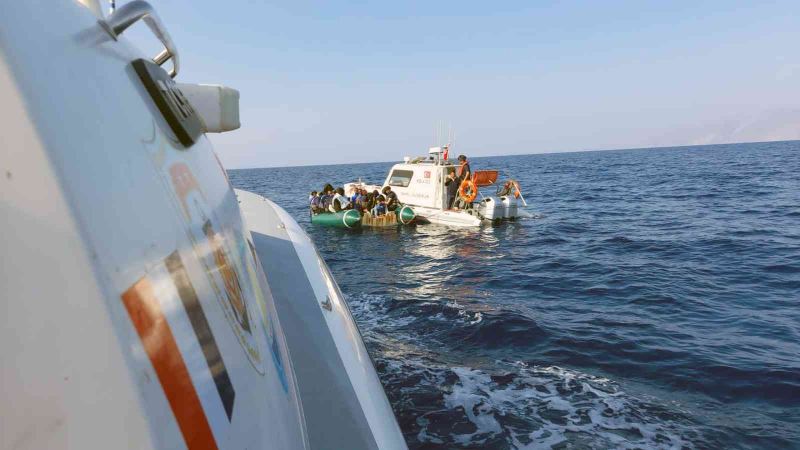 Yunanistan’a geçmeye çalışan 43 düzensiz göçmen yakalandı
