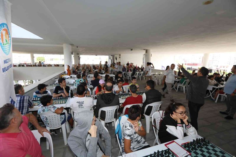 Mezitli’de satranççılar hamlelerini Cumhuriyet için yaptı
