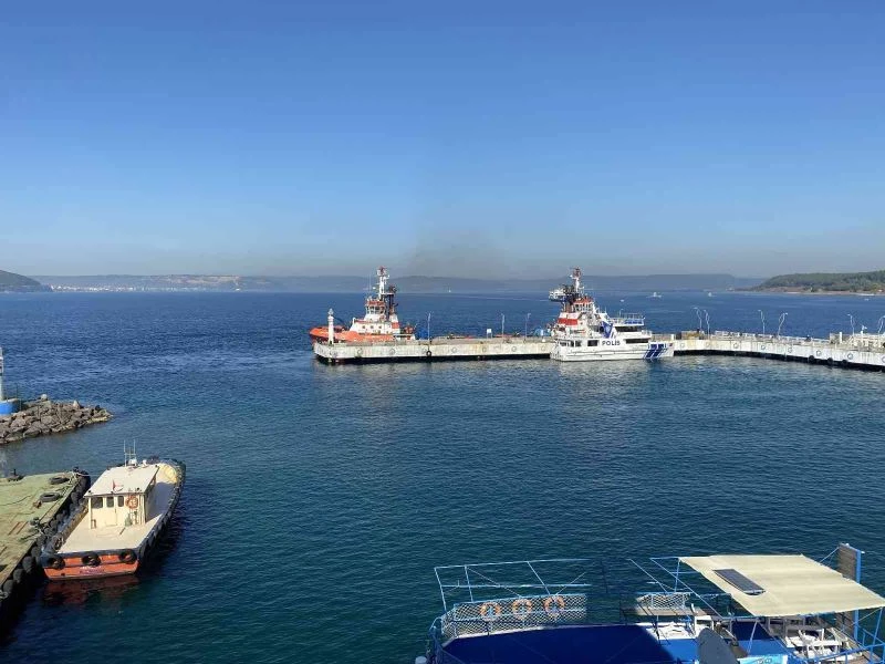 Çanakkale Boğazı sisin etkisini yitirmesiyle transit gemi geçişlerine açıldı
