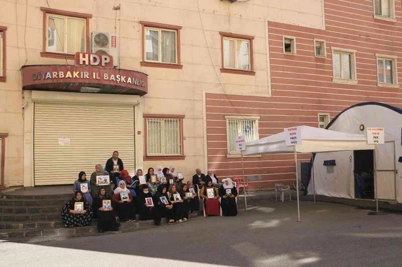 Yüreği yanık ailelerin evlat nöbeti bin 148’inci gününde devam ediyor
