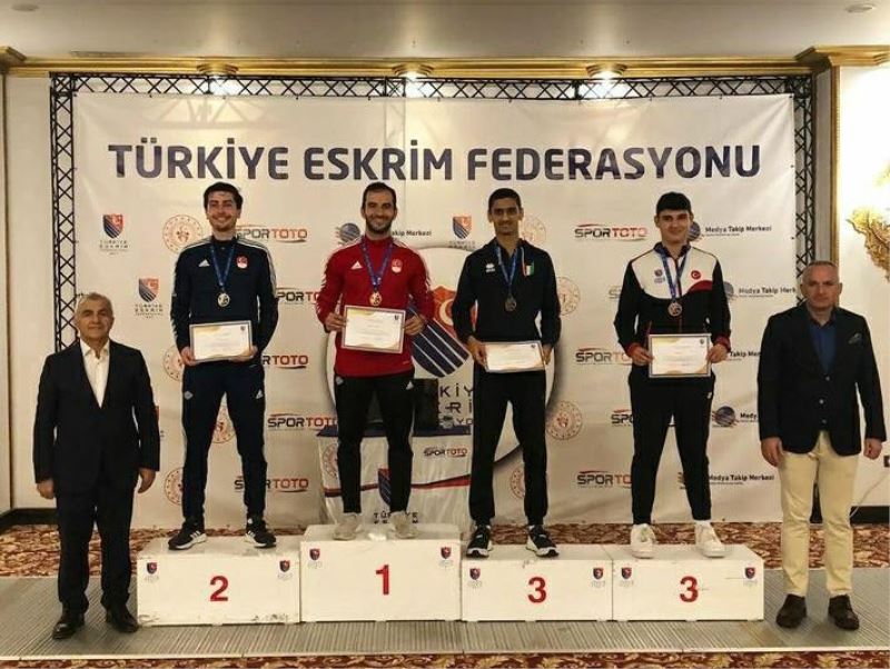 Eskişehirli eskrim sporcusu uluslararası müsabakada gümüş madalya kazandı
