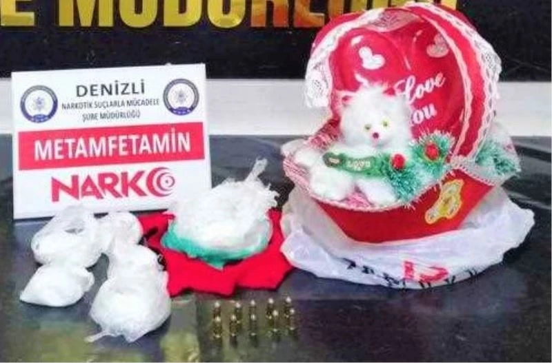 Oyuncak bebek içerisinden uyuşturucu madde çıktı
