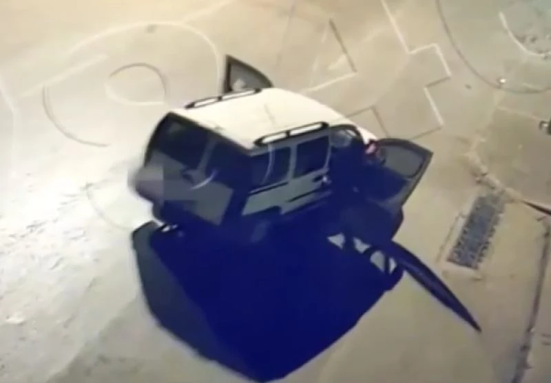 Arabayı iterek çalmaya çalıştı, kovalamaca sonucu yakalandı
