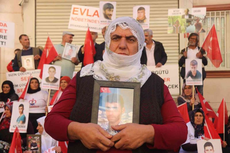 HDP-PKK mağduru aileler direniyor, evlat nöbetine katılım devam ediyor- Diyarbakır’da evlat nöbetindeki aile sayısı 316 oldu
