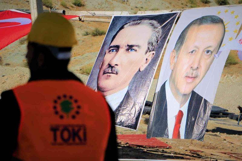 Cumhurbaşkanı Erdoğan Diyarbakır’a bağlandı, sosyal konutların temeli atıldı
